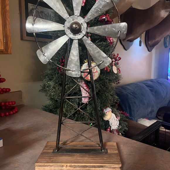 Rustic Windmill Table Decor - Picture 5 of 5